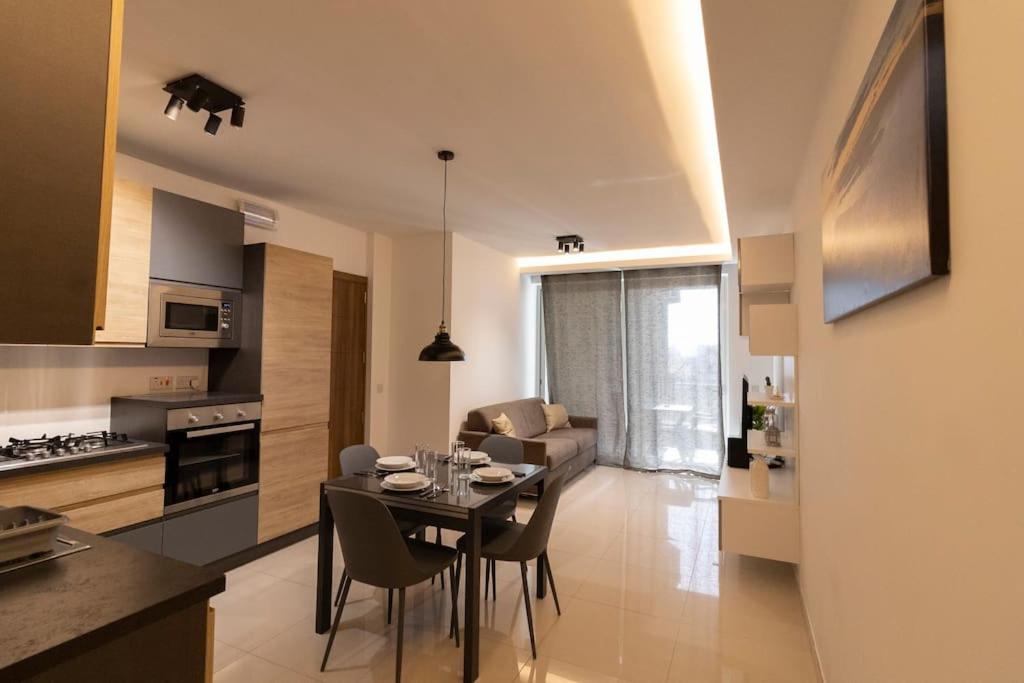 Lovely Modern 1 Bedroom Apartment in San Gwann photo 1