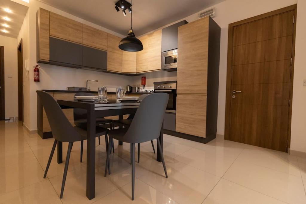 Lovely Modern 1 Bedroom Apartment in San Gwann photo 3