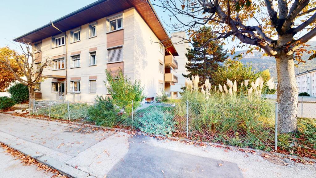 Spacious studio in a nice area in Sierre photo 1