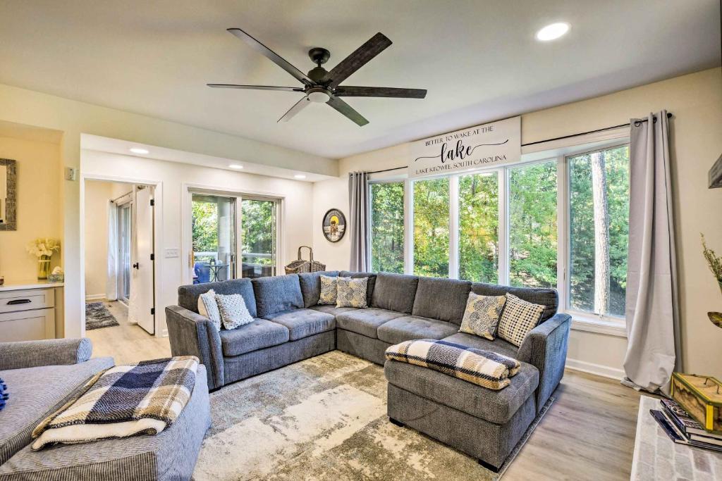 Keowee Keys Condo with Resort Amenities Access! photo 4
