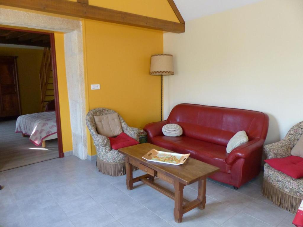 Gîte Dompierre-sur-Besbre, 4 pièces, 6 personnes - FR-1-489-51 photo 2
