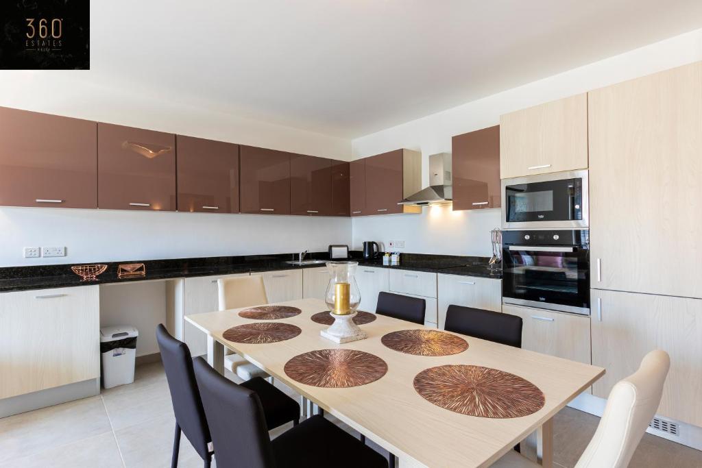 High-End central APT with comfy BEDS & Super WIFI by 360 Estates photo 3