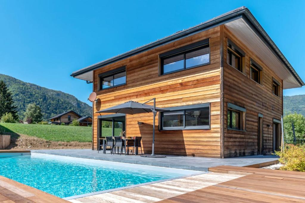 Superb chalet with pool - Welkeys