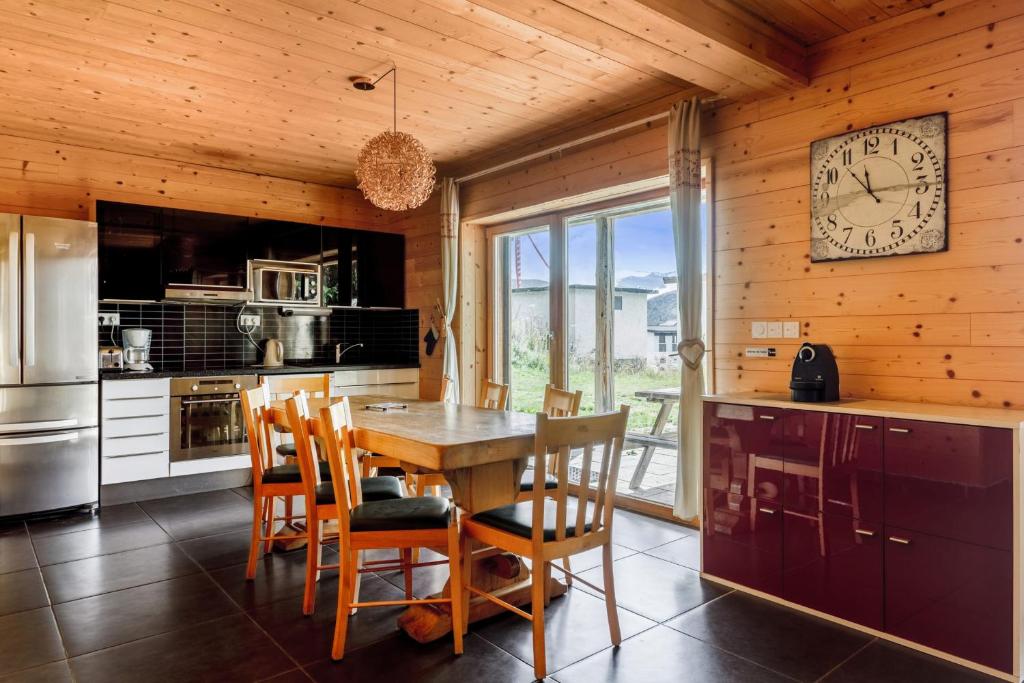 Superb flat in a chalet in L'Alpe d'Huez - Welkeys photo 2