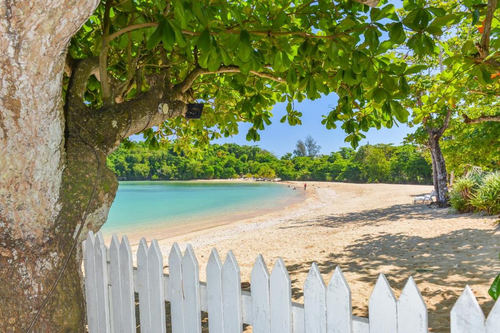 Sand and Tan Beach Hotel photo 1