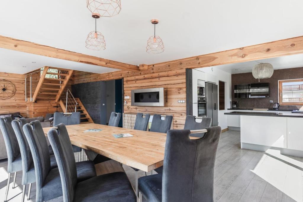 Beautiful duplex in a chalet in Alpe d'Huez heart - Welkeys photo 4