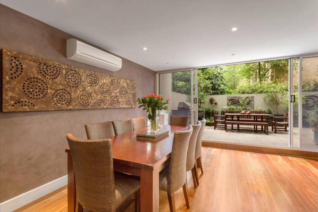 Spacious 4 brm Gem right in the heart of the city photo 1