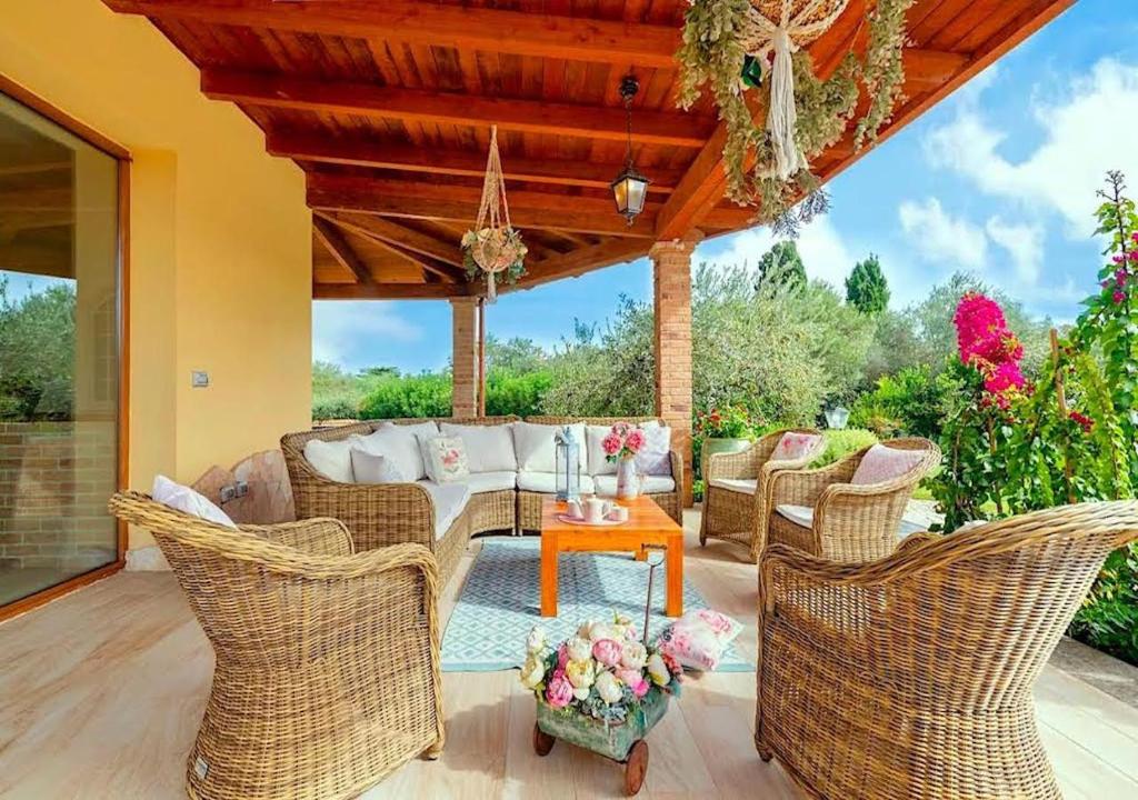 VILLA DOLORES , with a spectacular swimming pool with hydromassage and a big garden for the children photo 2