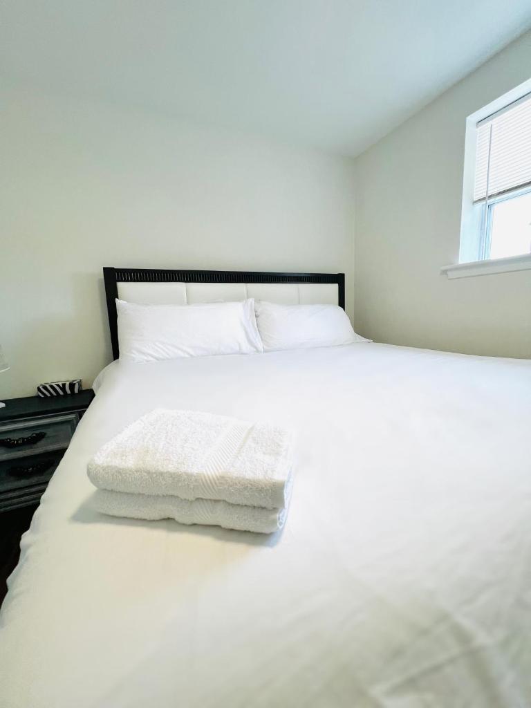 Central Burlington Apartment Elegant & Brand New photo 2