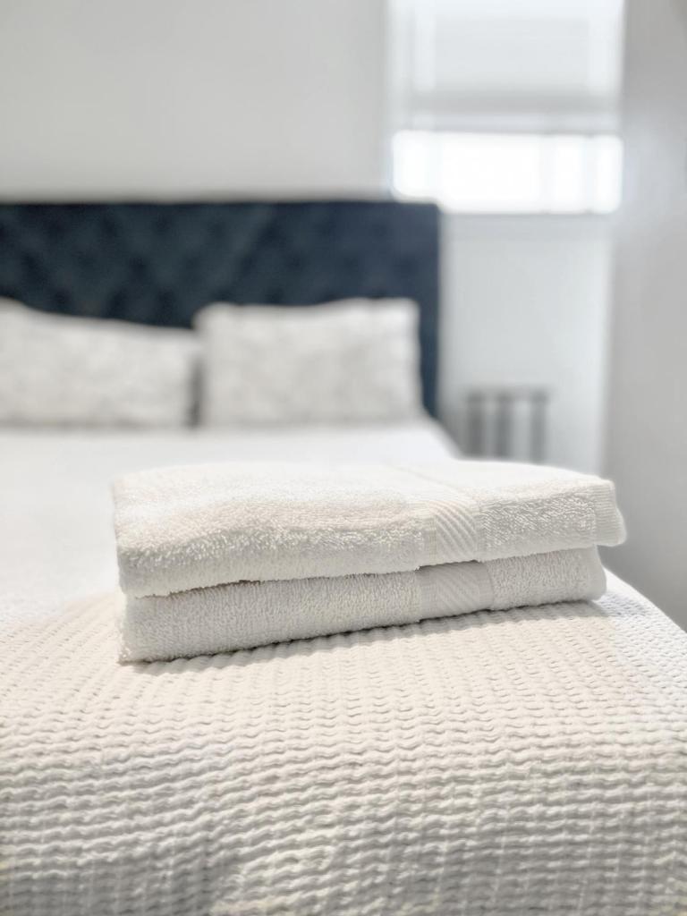 Central Burlington Apartment Elegant & Brand New photo 1