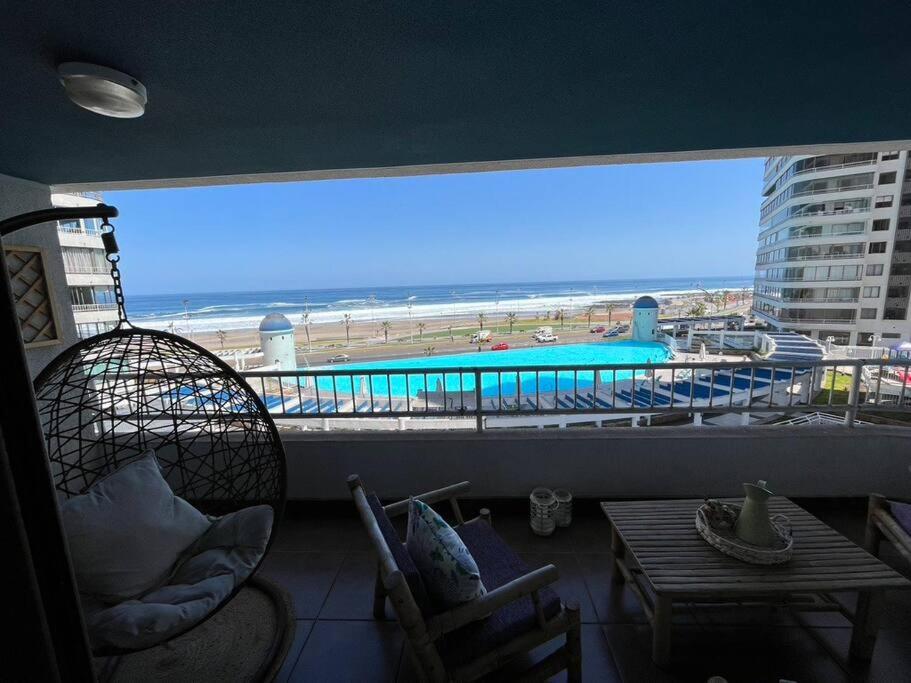 apartamento con vista al mar y piscina. photo 2