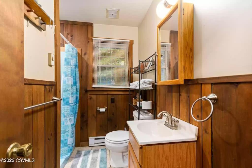 Rustic Peaceful 4 BR Home w/ King Bed/Fireplace! photo 4