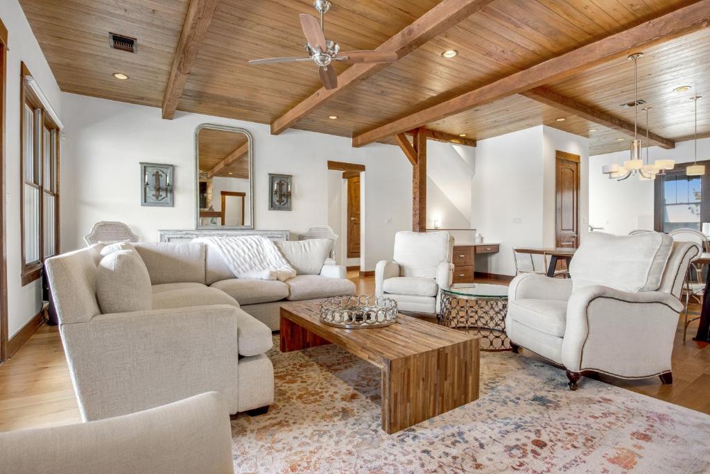 Riverbend Villa #127 photo 3