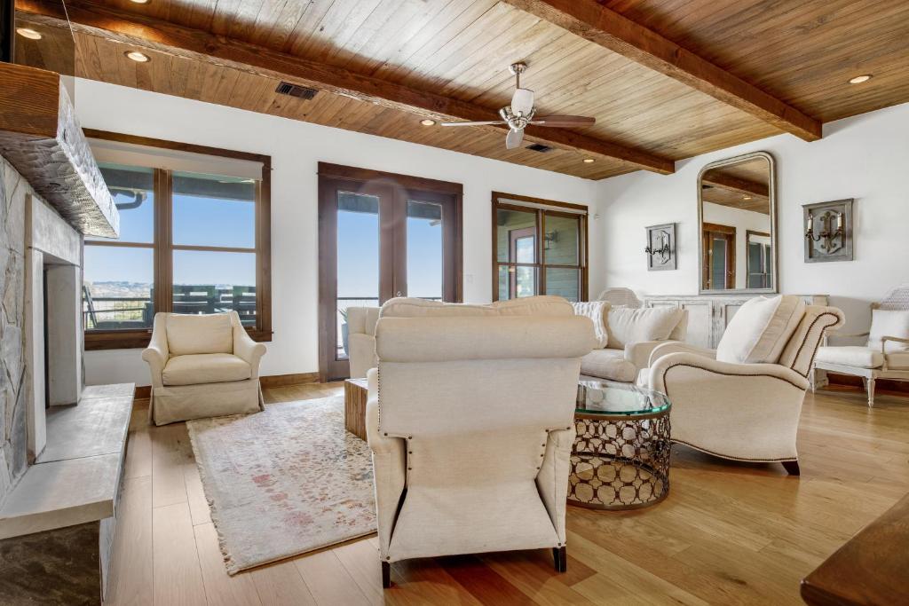 Riverbend Villa #127 photo 4