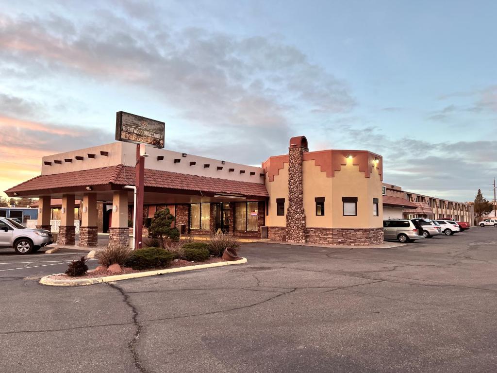 Brentwood Inn & Garden image