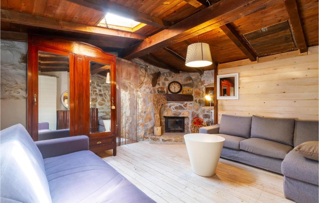 Awesome Home In Acquaviva Delle Fonti With Outdoor Swimming Pool, Wifi And 3 Bedrooms photo 2