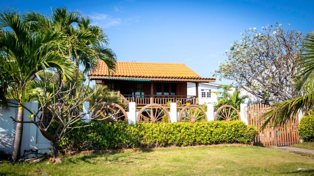 SeeSea Thai wooden house on beachfront photo 2