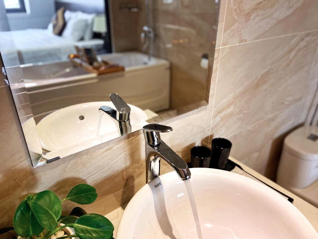 Elysinam Boutique Hotel Ha Long