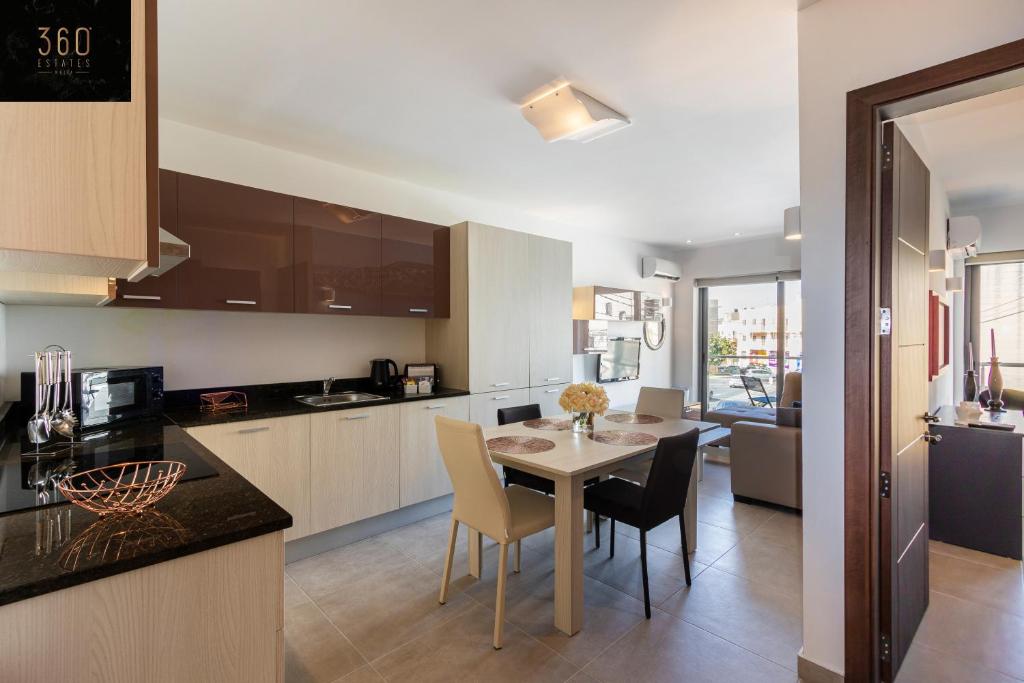 High-End central APT with comfy BED & Super WIFI by 360 Estates