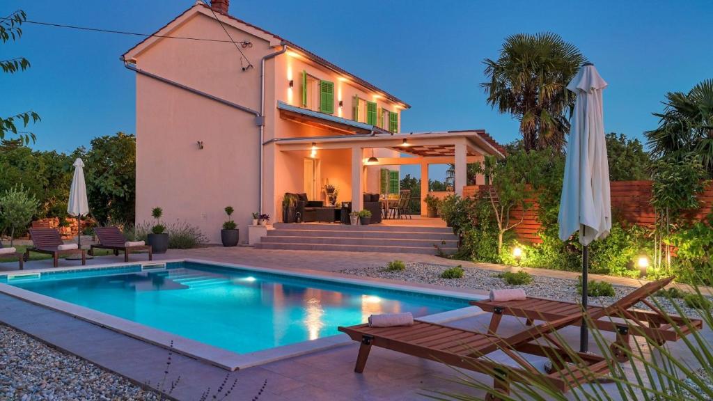 Villa Crassula with pool on island Krk