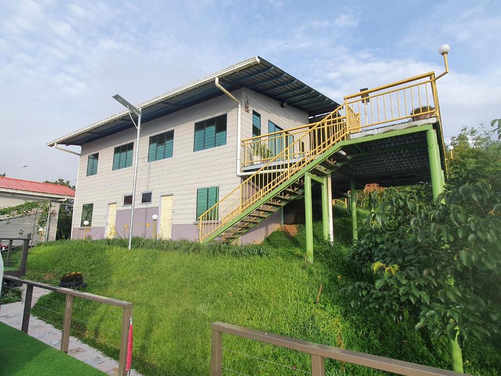 THE CLOUD KINABALU- HOUSE