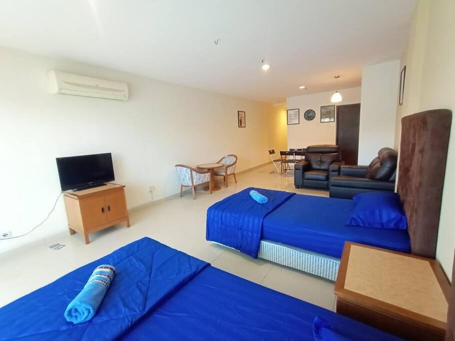 InstaStay 2-Unit Marina Island Teluk Batik View Lagoon - 1 Bedroom Queen Bed & 2 Single Bed photo 1