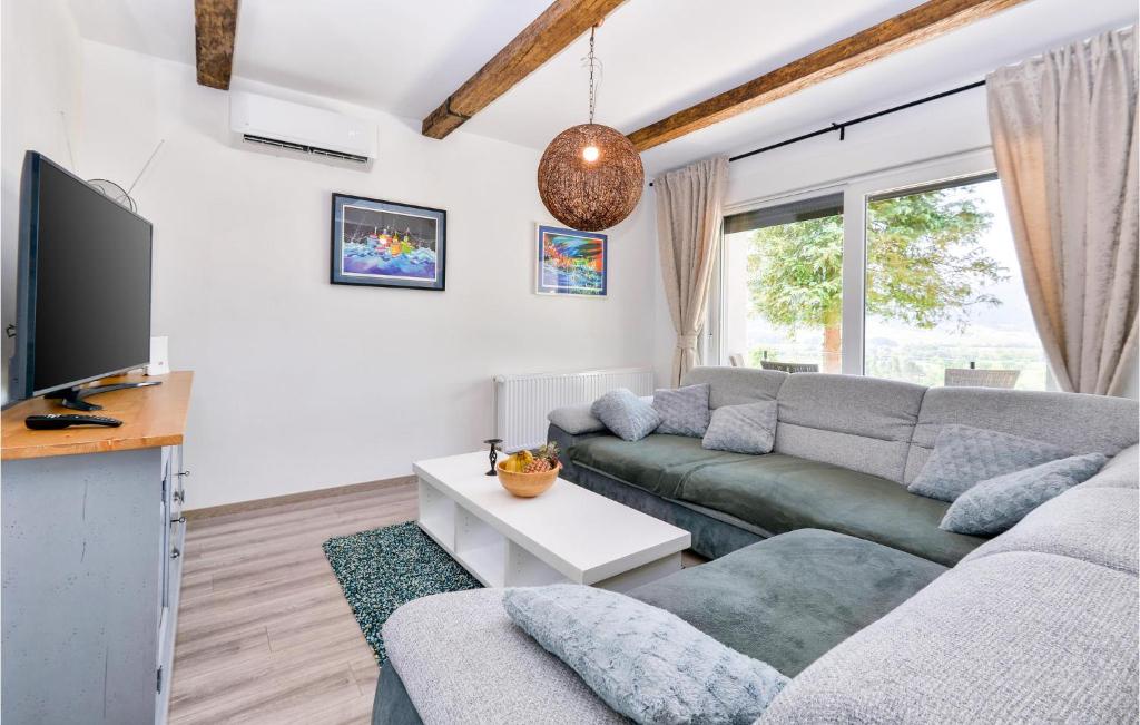 Awesome Home In Kumrovec With 2 Bedrooms, Wifi And Jacuzzi photo 4