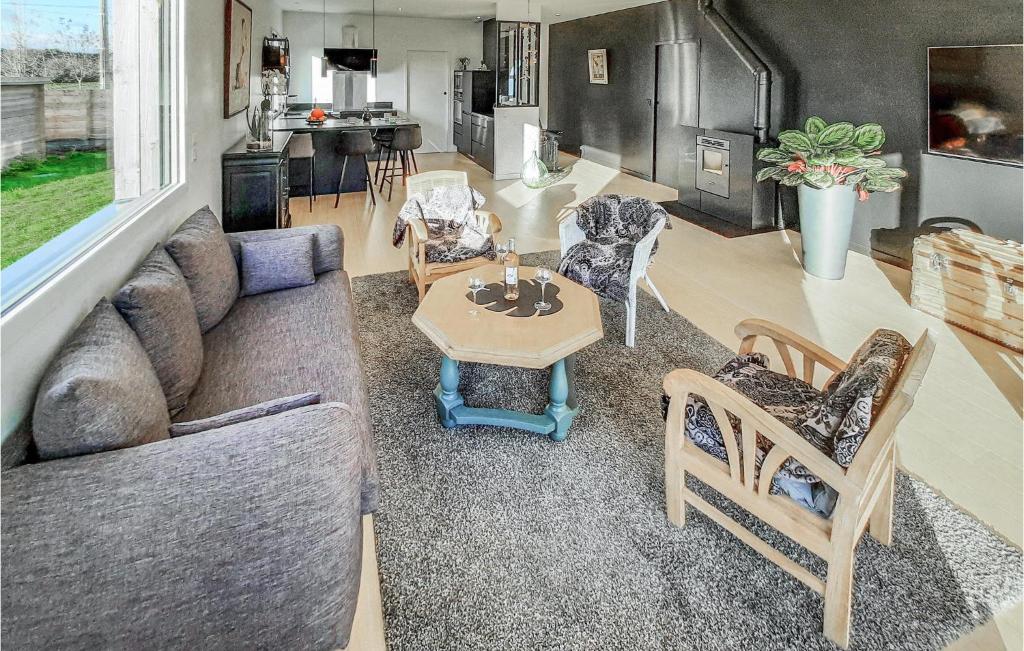 Awesome Home In Molan-sur-mer With Wifi And 1 Bedrooms photo 3