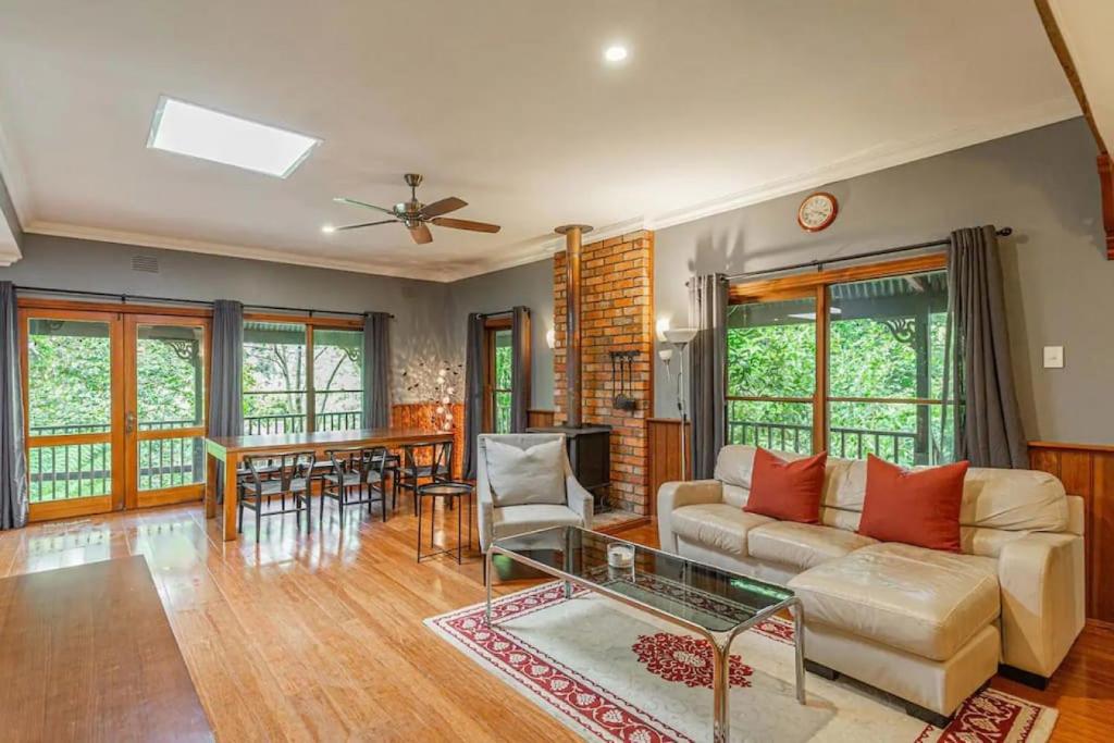 Tranquil 4 Bedroom Cottage in Olinda photo 2