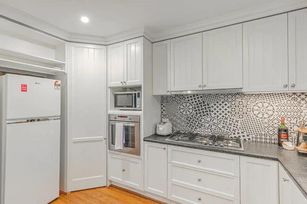 Tranquil 4 Bedroom Cottage in Olinda photo 3