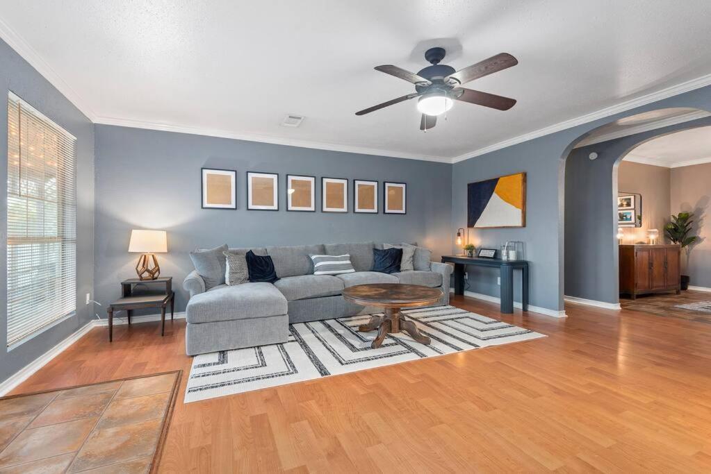 Sunnyside Retreat image