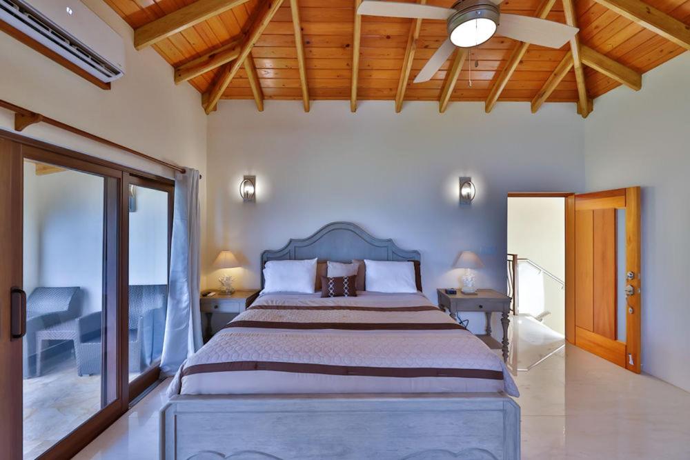 Mount Healthy Villas 6- bedrooms with spa & pool photo 4