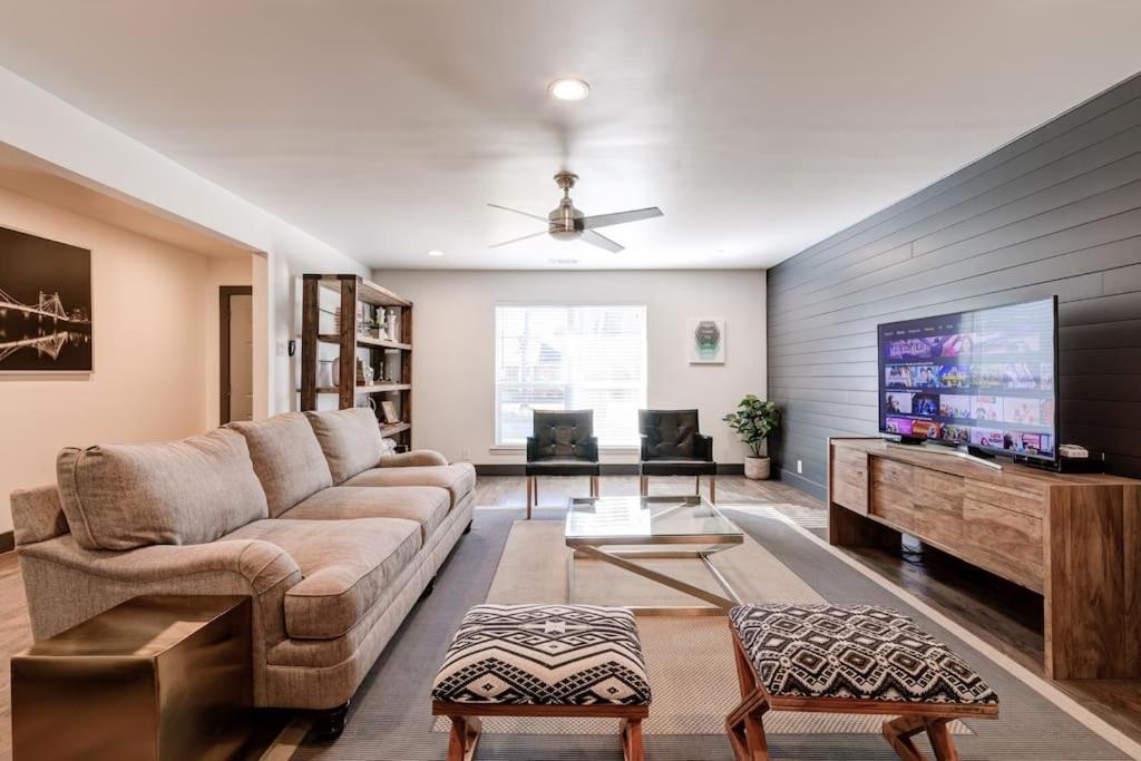 Modern and fully updated 3 bedroom home