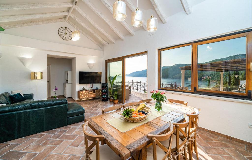 Stunning Home In Gruda With Outdoor Swimming Pool, 4 Bedrooms And Wifi photo 4