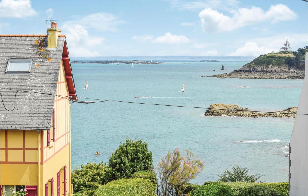 Amazing Apartment In Saint Quay Portrieux With 2 Bedrooms And Wifi photo 1