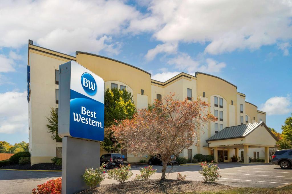 Best Western Louisville East Inn & Suites image