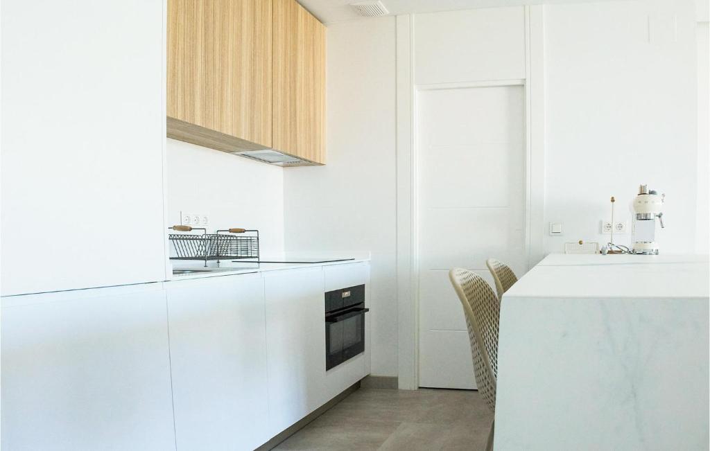 Amazing Apartment In Chipiona With Indoor Swimming Pool, Wifi And 2 Bedrooms photo 4