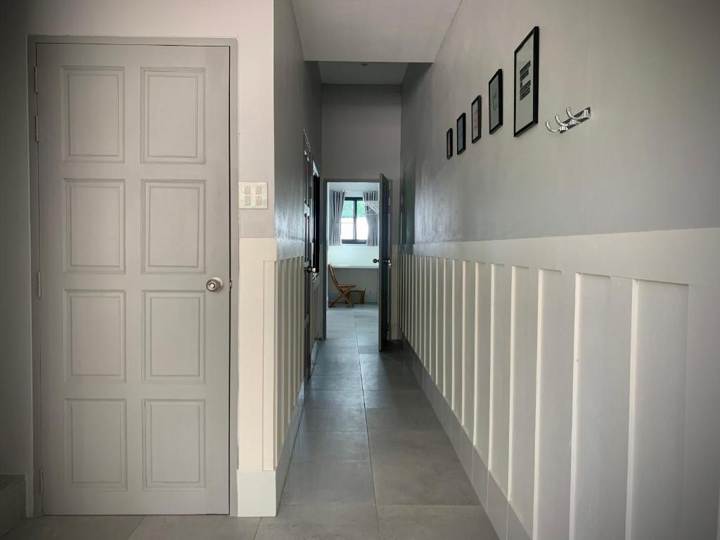 Island House Rentals 26 - Tap to explore photos