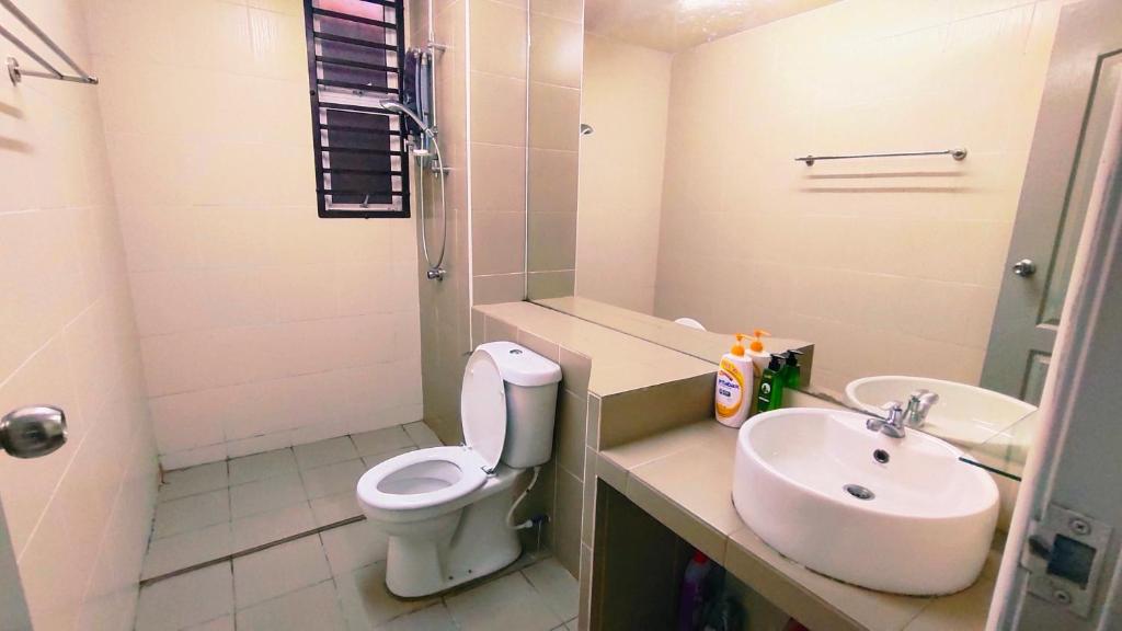 49 Kulai Baiduri 4BR 11pax Double Storey Guared near JPO, Airport, AEON Kulai photo 4
