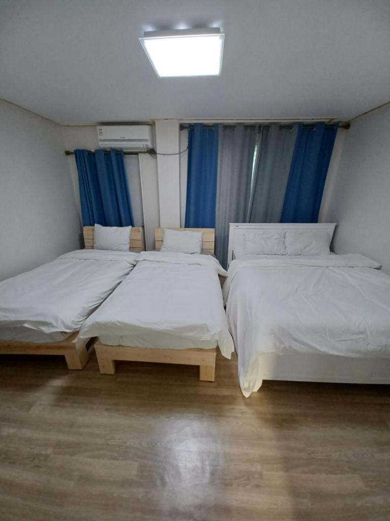 J&J Guesthouse photo 1