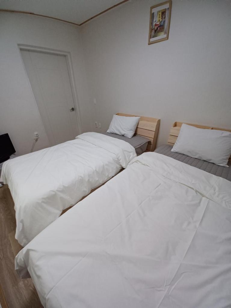 J&J Guesthouse photo 3