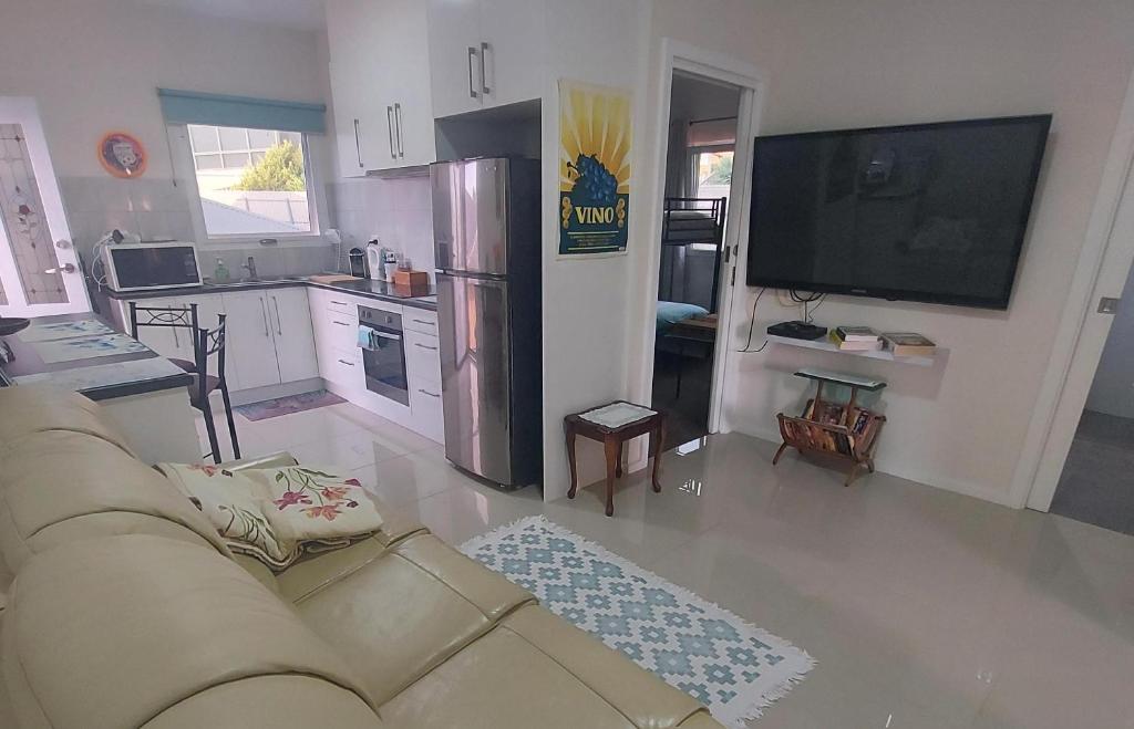 Cascabelbnb Private 2BR apartment - Tap to explore photos