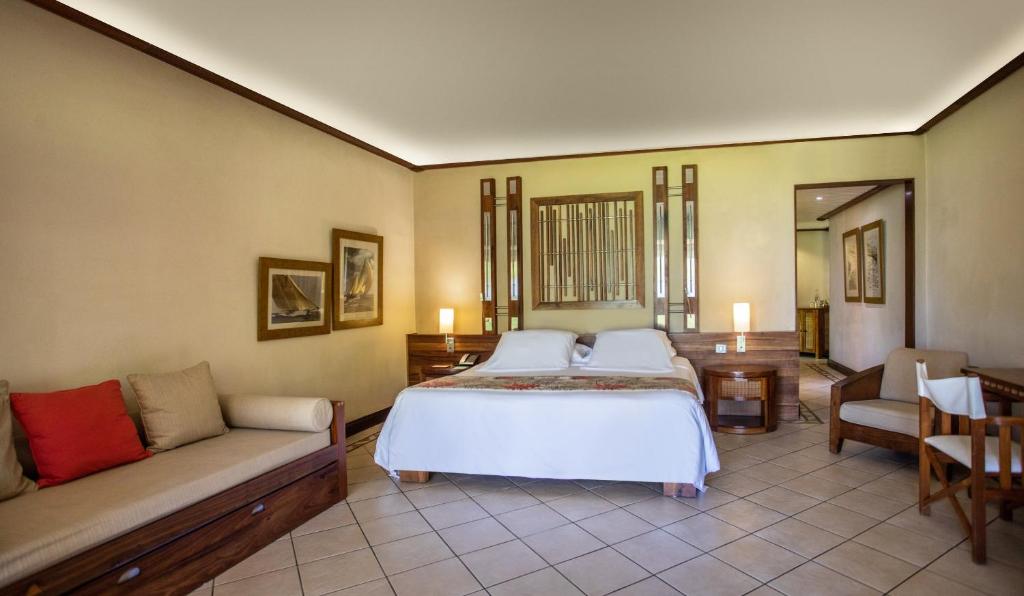 Paradis Beachcomber Golf Resort & Spa - Tap to explore photos