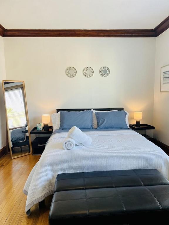 The Karlov. Gorgeous ,spacious 2BD/ 1BA w/ Parking photo 4