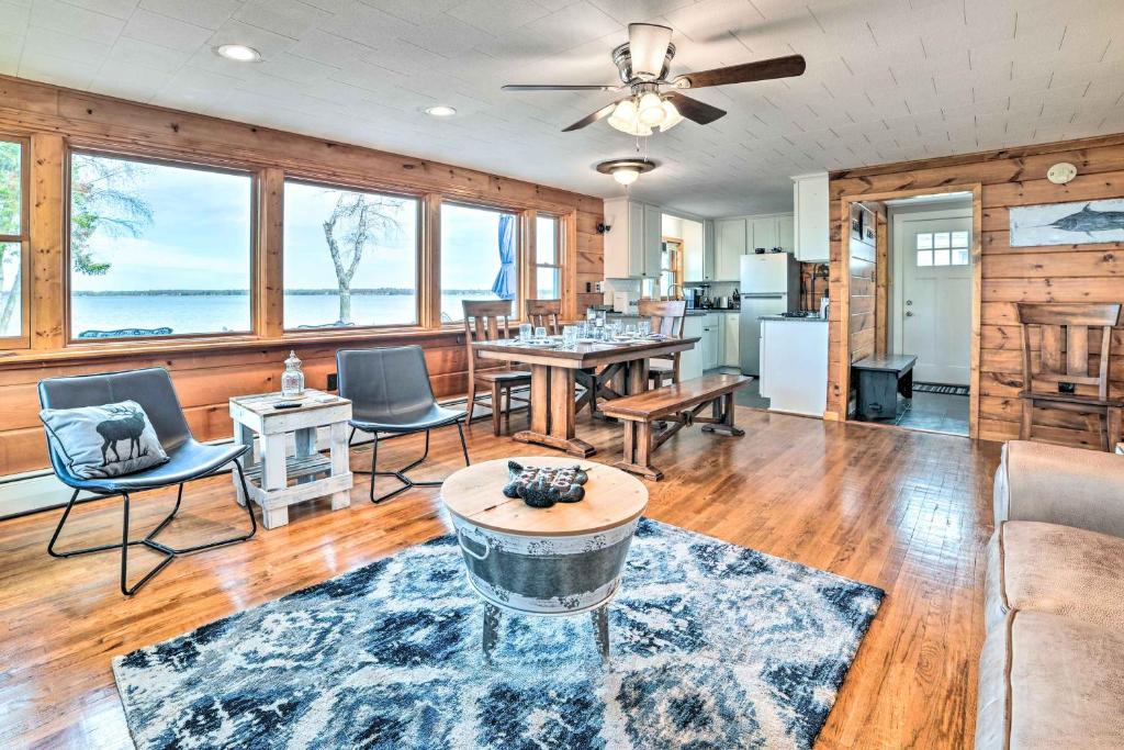 Houghton Lake Cottage with New Private Deck! photo 1