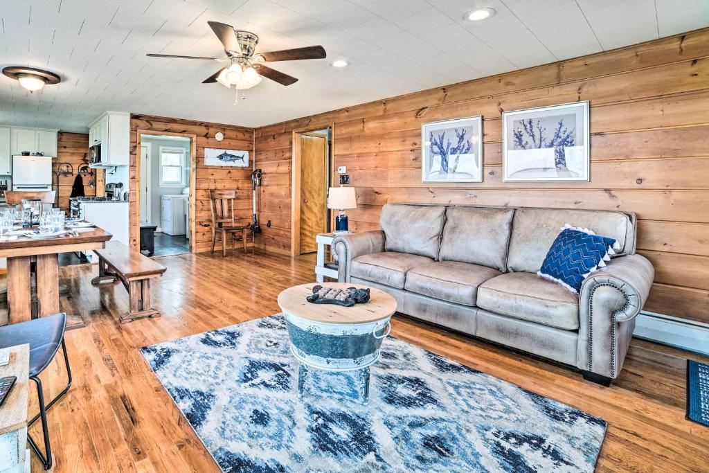 Houghton Lake Cottage with New Private Deck! photo 3