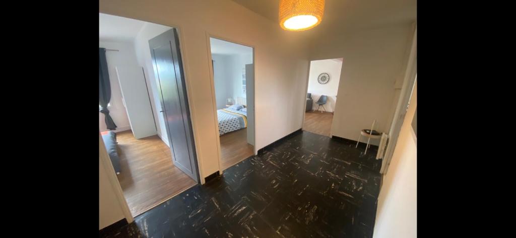 Fabuleux T3 de 85 m2, situé au calme avec grand parking gratuit privé ,Fibre wifi photo 2