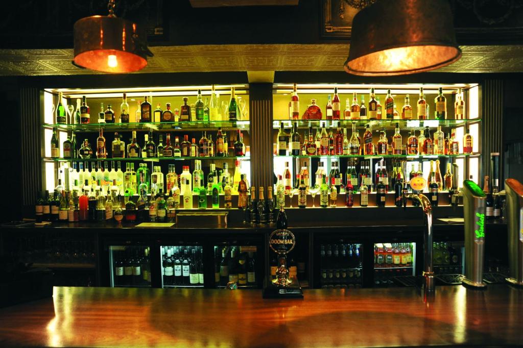 The Tunbridge Wells Hotel - Tap to explore photos