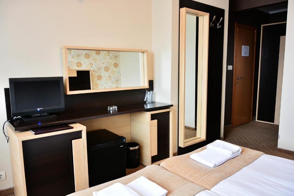Двухместный (Небольшой двухместный номер с 1 кроватью), Olymp Hotel