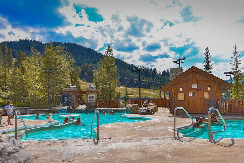 Aurora Townhomes by FantasticStay photo 1